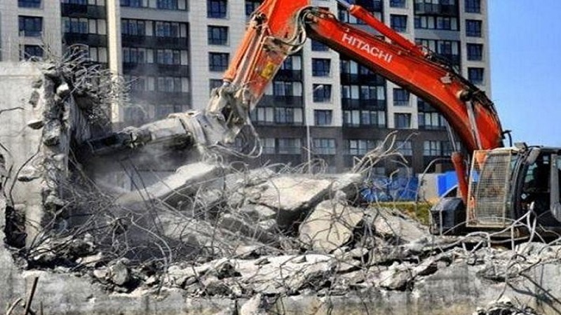 Bakının mərkəzində yeni park salınır - Bəzi evlər saökülür (VİDEO)