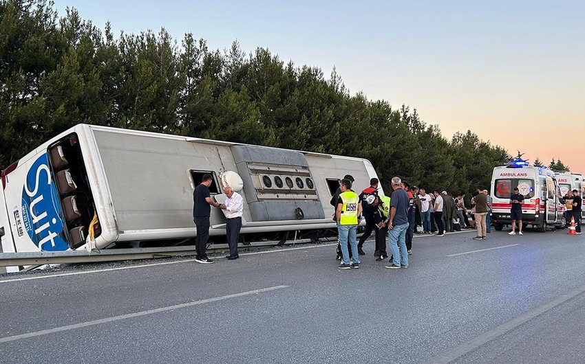 Türkiyədə sərnişin avtobusu aşıb, 11 nəfər yaralanıb