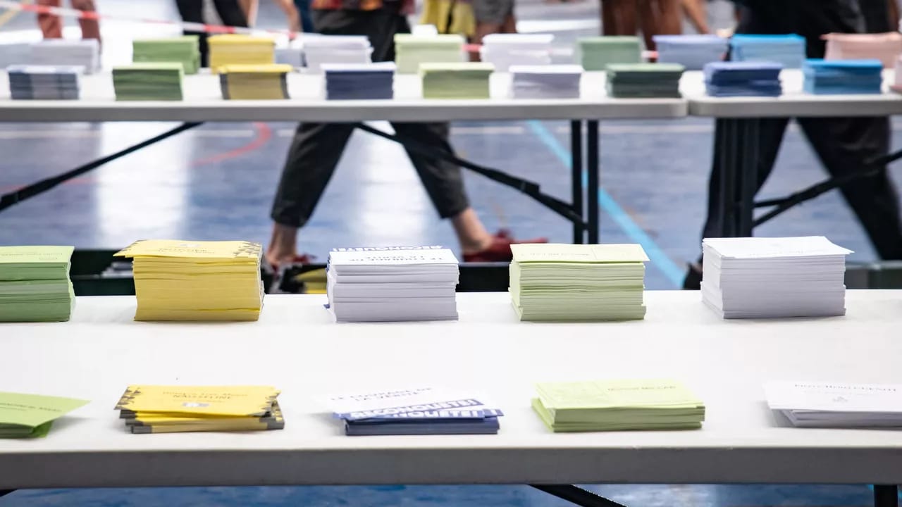 Fransada növbədənkənar ümumi seçkilər başlayıb