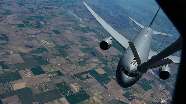 Nəqliyyat təyyarəsi eniş etmədən 45 saat ərzində dünyanı dövrə vuraraq tapşırığın öhdəsindən gəldi