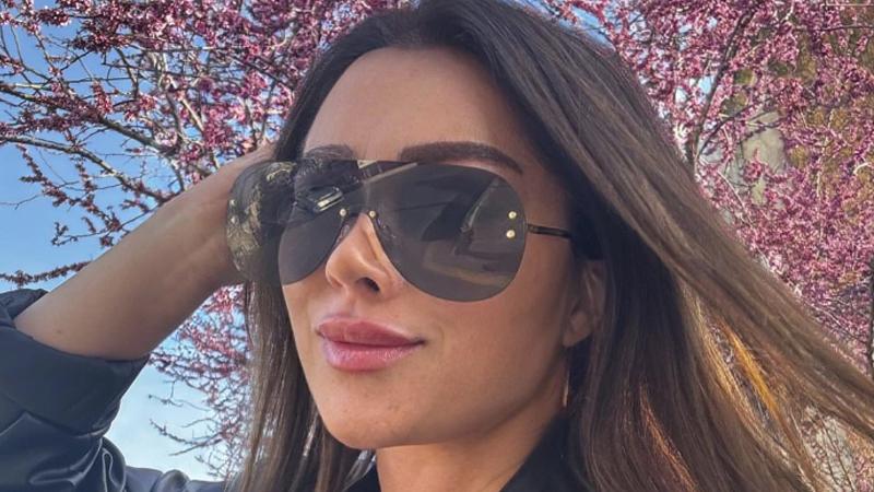 Xatirə Mərdəkanda bağ evi aldı (FOTO)