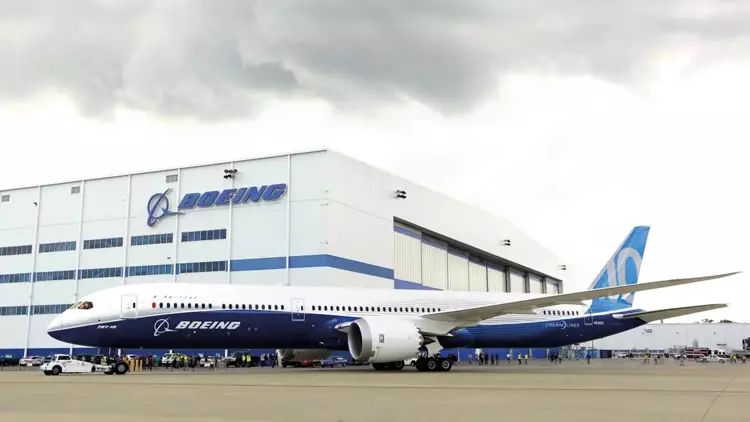 Boeing 243 milyon dollar cərimə ödəyəcək