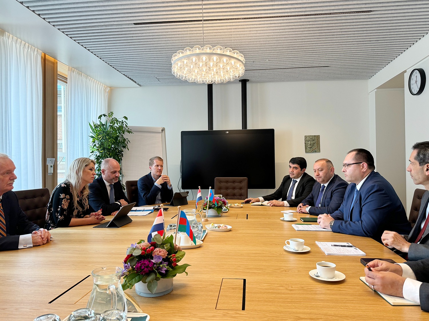 Azərbaycan və Niderland kənd təsərrüfatı nazirlərinin görüşü keçirilib