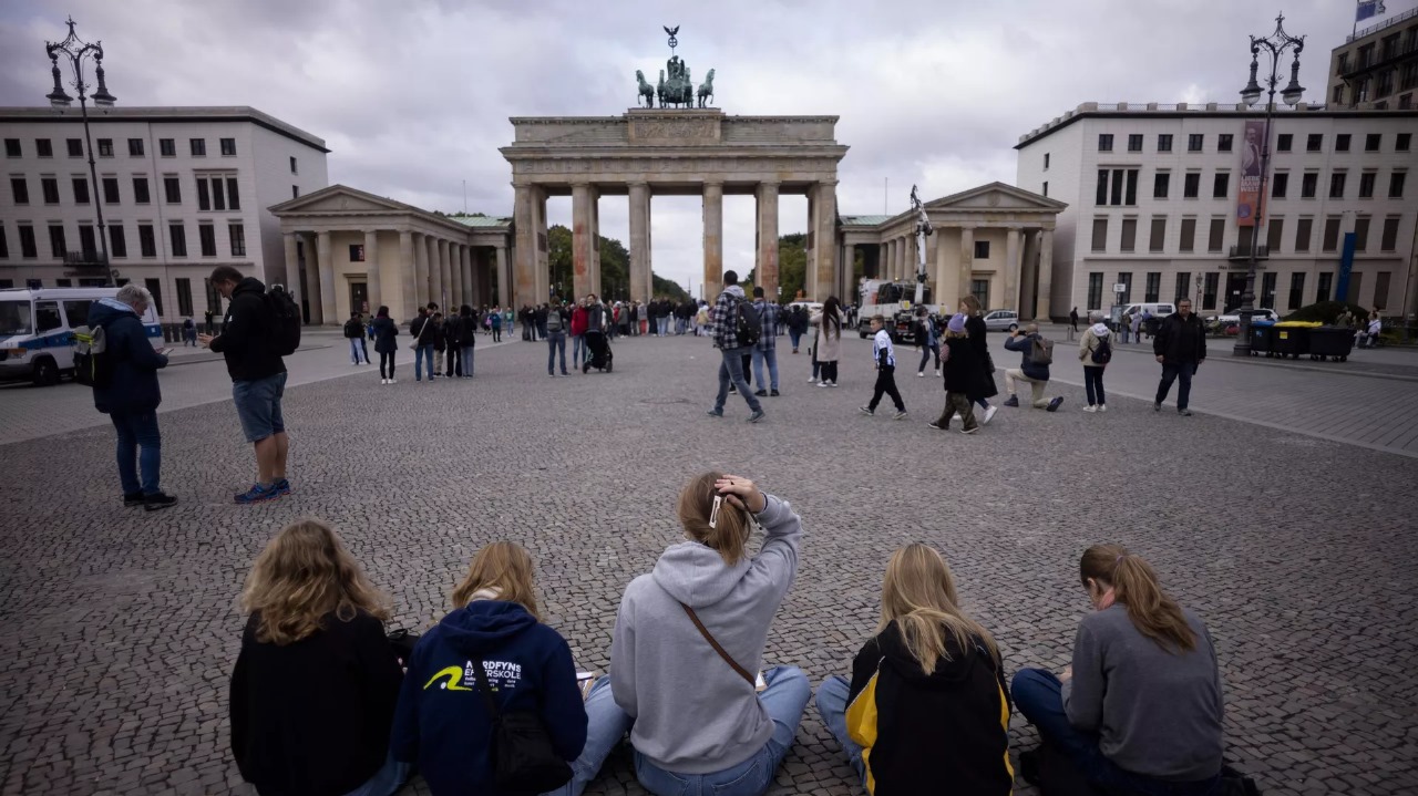 Avropanın əhalisi artaraq 449,2 milyon nəfərə çatıb