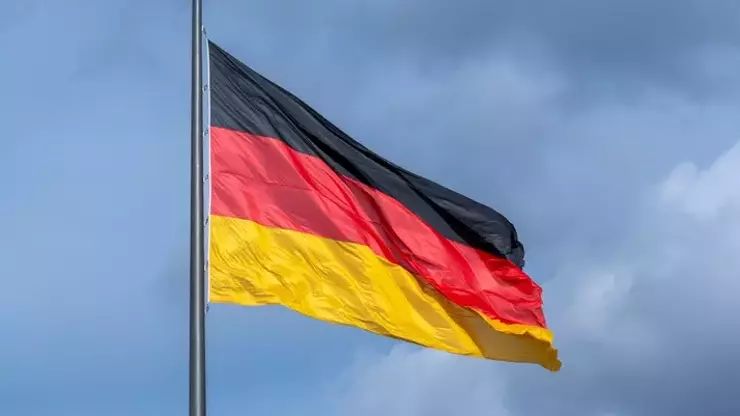 Almaniyada ifrat sağçı “Compact” jurnalı qadağan edilib