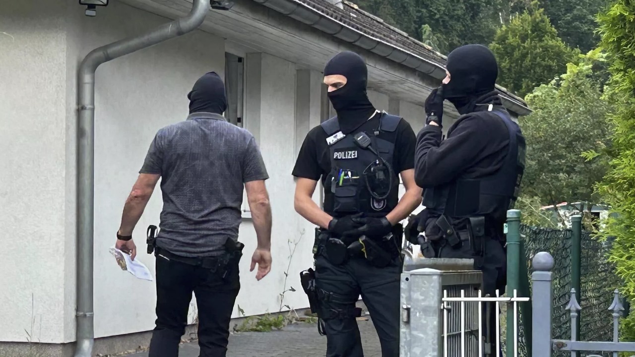 Almaniyada sağçı media şirkəti bağlanıldı