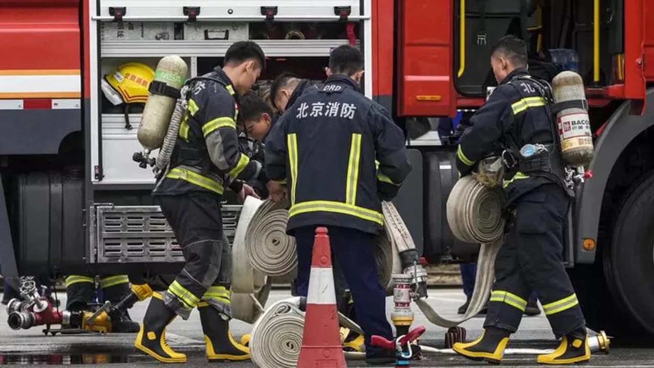 Çində 14 mərtəbəli ticarət mərkəzində yanğın: 16 ÖLÜ VAR