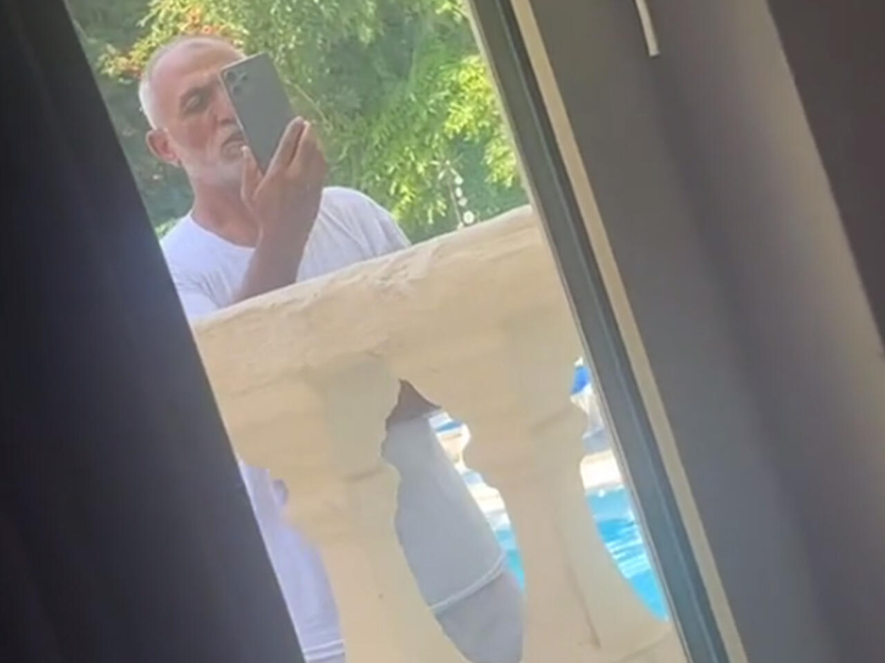 İstirahət mərkəzində ona qarşı əxlaqsız hərəkətlər edən kişini ifşa etdi - FOTO