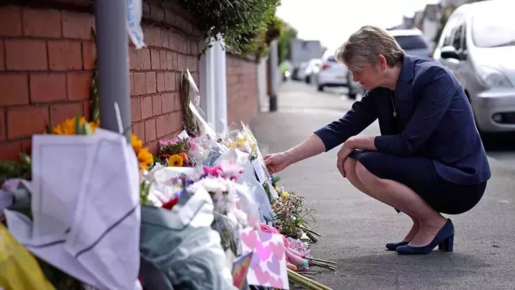 İngiltərədə bıçaqlı hücumlarda ölən uşaqların sayı 3-ə yüksəlib