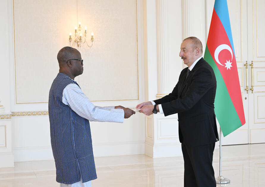 İlham Əliyev Burkina Fasonun səfirini qəbul etdi - FOTO