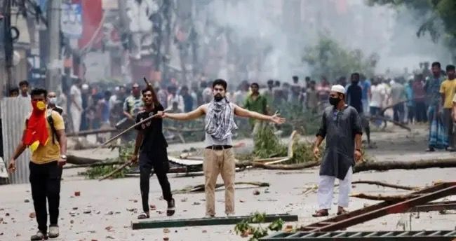 Banqladeşdə son iki gündə zorakılıqlarda ölənlərin sayı 230-u keçib