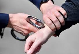 Biləsuvarda azyaşlını döyüb pulunu əlindən alan gənc saxlanıldı