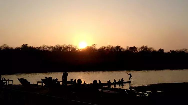 Nigeriyada kanoenin batması nəticəsində 5 nəfər ölüb, 15 nəfər itkin düşüb