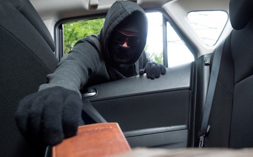 Bakıda sürücü işlədiyi şəxsin avtomobilindən 100 min manat oğurlamaqda şübhəli bilinir