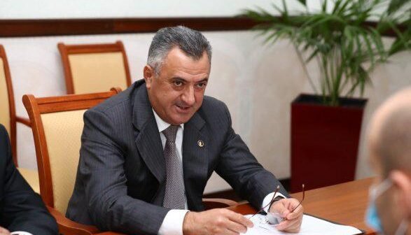 Abdin Fərzəliyevin milyon yarımlıq sifariş şübhəli şirkət – Yol təmir edən “Proqress İnşaat En” həm də bayram tədbiri keçirir