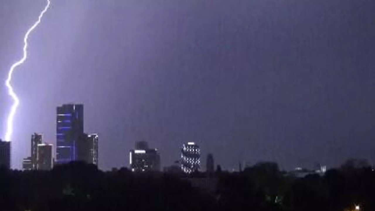 Çində ildırım vurması nəticəsində 6 nəfər öldü