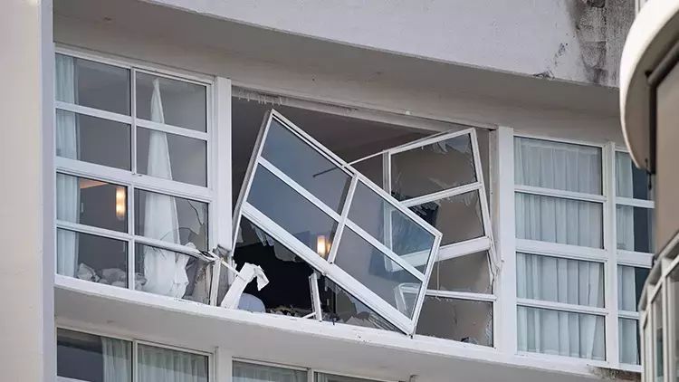 Avstraliyada helikopter otelin damına çırpılıb