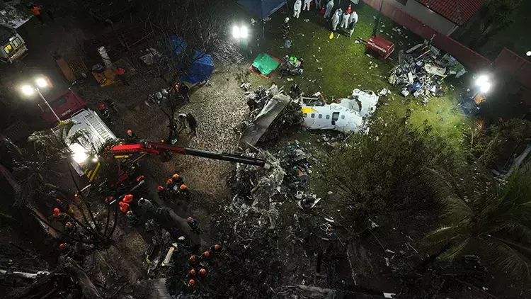 Braziliyada təyyarə qalıqları altından 62 nəfərin cəsədi çıxarılıb