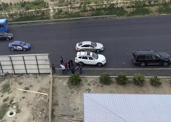 Jurnalistlər binasının qarşısında ağır qəza - süpürgəçi öldü