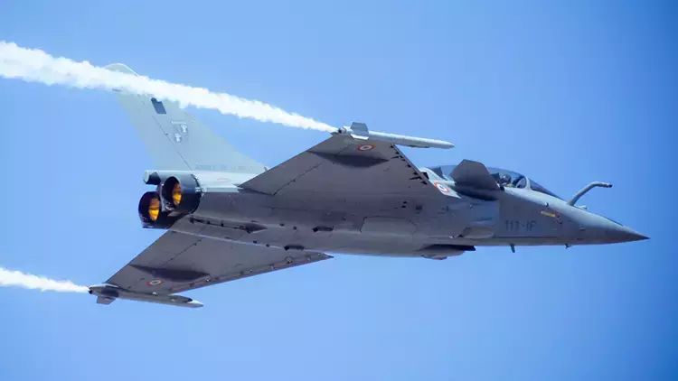 Fransada 14 min ev işıqsız qalıb