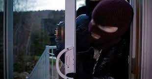 Bakıda qadınların yaşadığı evə gecə saatlarında basqın edilib