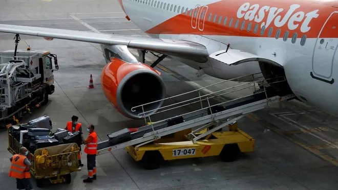 Yunanıstandan İngiltərəyə uçan təyyarə təcili eniş etdi