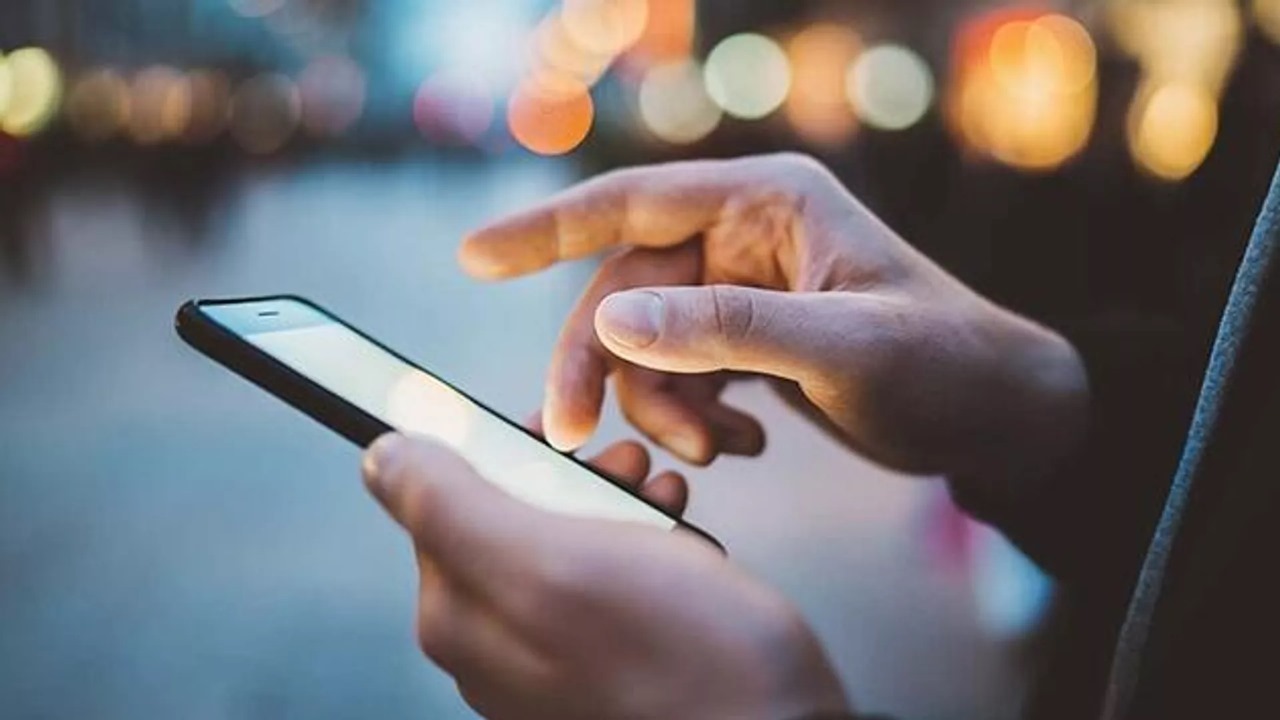 Belçikada 373 məktəbdə telefondan istifadə qadağan edildi