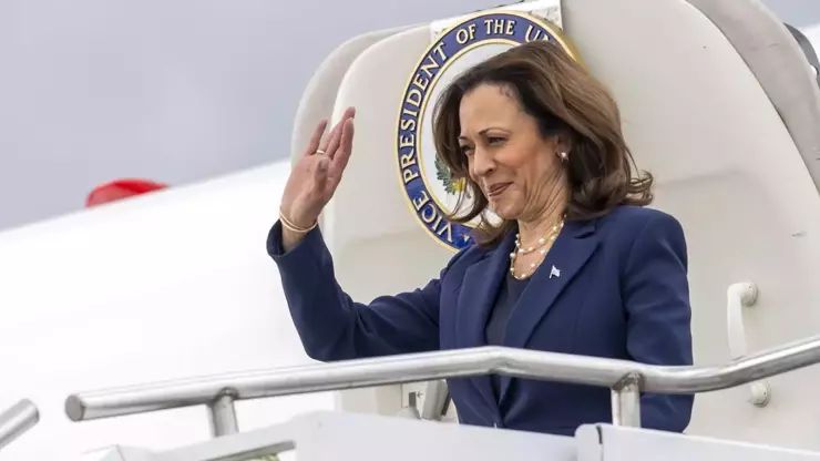 Kamala Harris prezidentliyə namizədliyini rəsmən elan edib