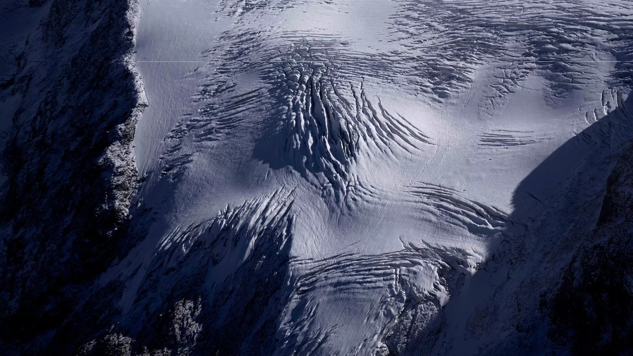 İslandiyada buz mağarasının çökməsi nəticəsndə 1 nəfər öldü