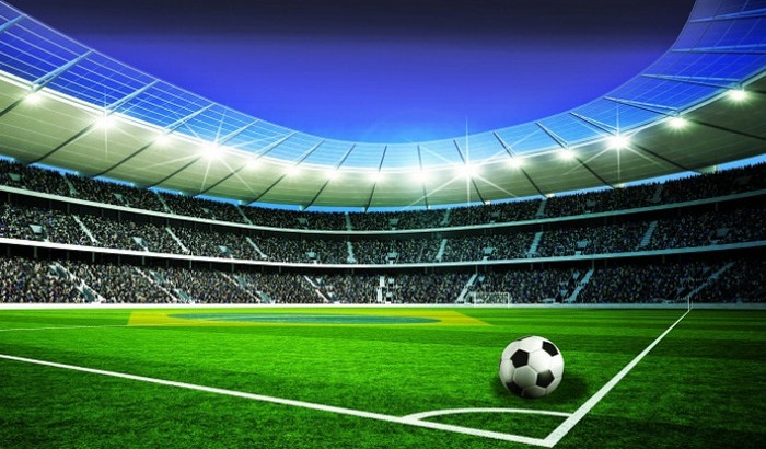 Qırmızı vərəqə alan oyunçu bıçaqlandı - Stadionda xaos yaşandı