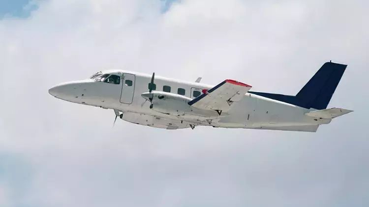 ABŞ-da təyyarə magistral yola endikdən sonra avtomobilə çırpılıb