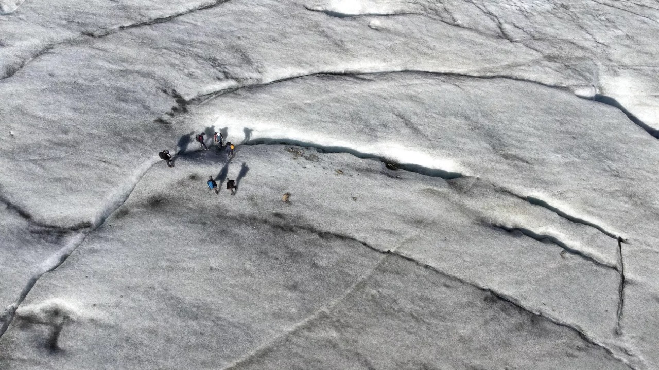 İki alpinist Alp dağlarının zirvəsinə qalxarkən yıxılaraq ölüb