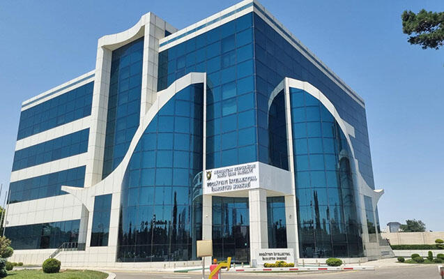 Məktəb və univeristetlərin qarşısında maşın saxlayanlar cərimələnəcək