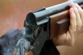 Azərbaycanda kişi arvadını güllələdi