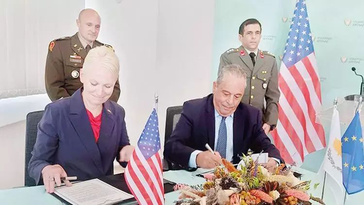 ABŞ Kipr yunanları ilə yeni müqavilə imzaladı