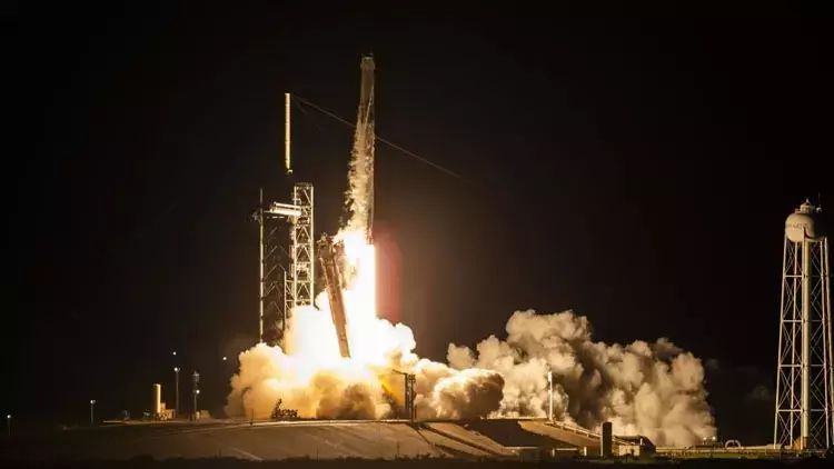 SpaceX raketi buraxılıb