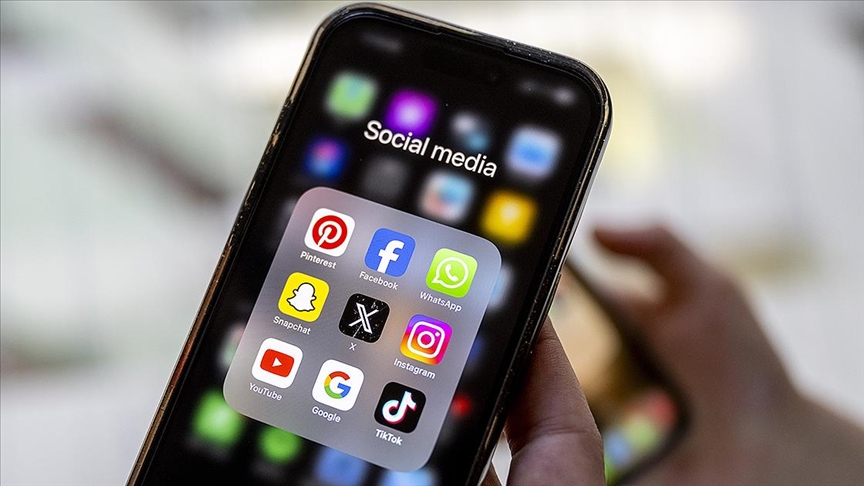 Daha bir ölkədə uşaqlara sosial şəbəkələrdən istifadə qadağan edilə bilər