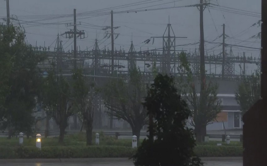 “Fransin” ABŞ-da 100 mindən çox sakini işıqsız qoyub