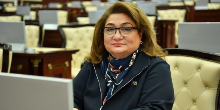 Hicran Hüseynova Fransada 5 milyonluq villanı sökdürüb yerində kompleks tikdirir