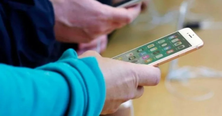 Avropada məktəblərdə smartfon qadağasının əhatə dairəsi genişlənib