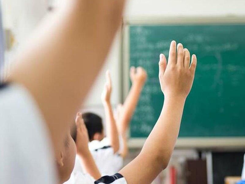 Riyaziyyat müəllimi şagirdi ilə sevgili imiş - Yazışmaları üzə çıxdı: Məktəb qarışdı... - FOTO