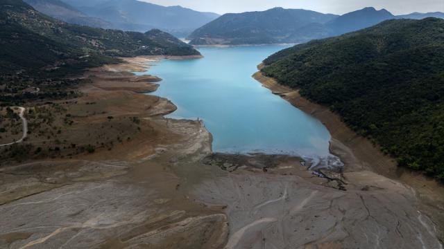 Yunanıstanda quraqlıq səbəbindən bənd suyunun səviyyəsi aşağı düşüb