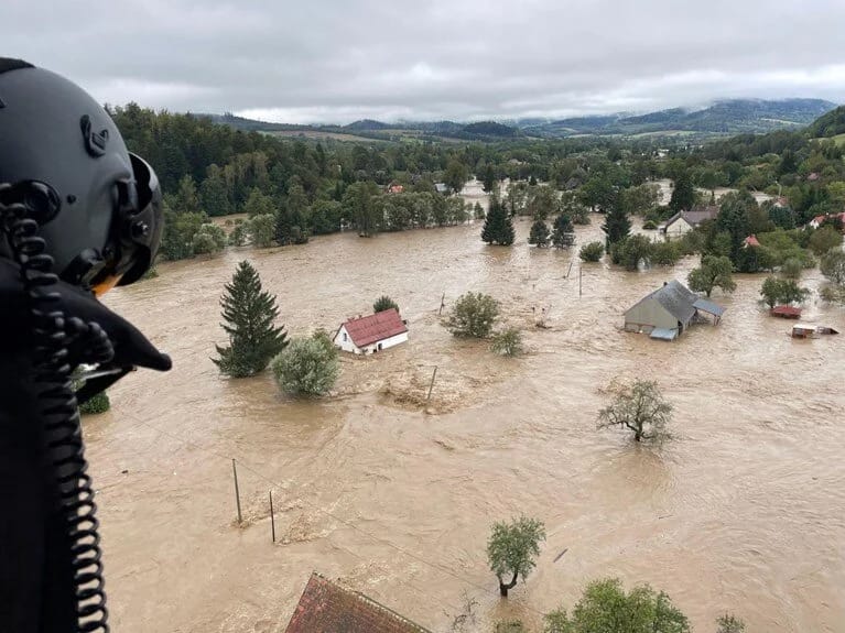 Avropanı vuran qasırğada ölənlərin sayı 22-yə yüksəldi: On minlərlə insan təxliyə edildi
