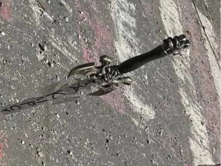 Ukraynalı hərbi əsir üzərində “Kursk uğrunda” yazılmış qılıncla öldürüldü