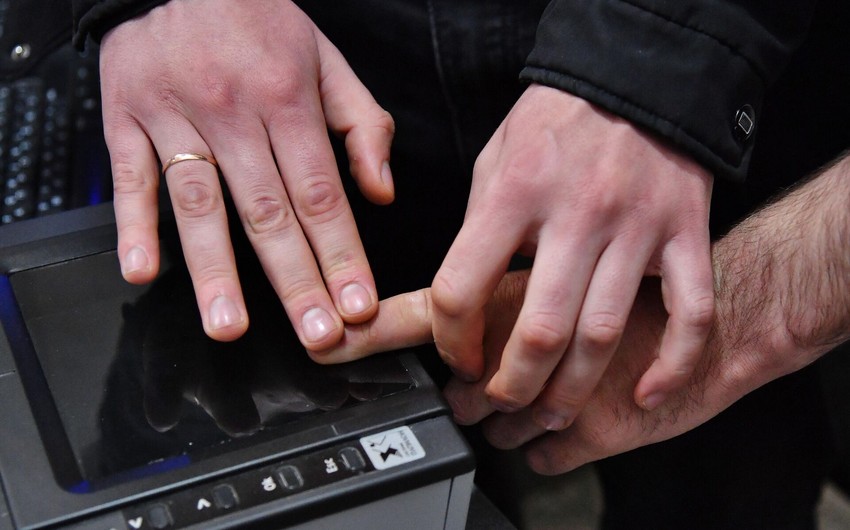 В аэропортах Москвы вводят фото- и дактилоскопическую проверку иностранцев