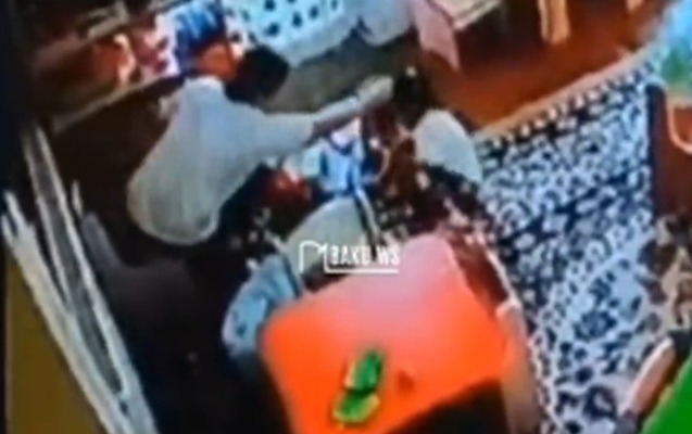 Bağçada azyaşlıya kobud davrananlar işdən çıxarıldı - VİDEO