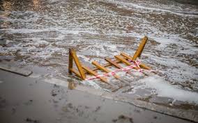 Yaponiya 130 mindən çox insanın təxliyə edildiyini açıqlayıb