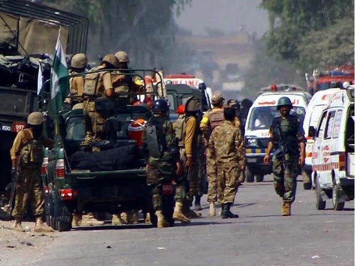 Pakistanda bombalı hücum: Bir polis məmuru ölüb