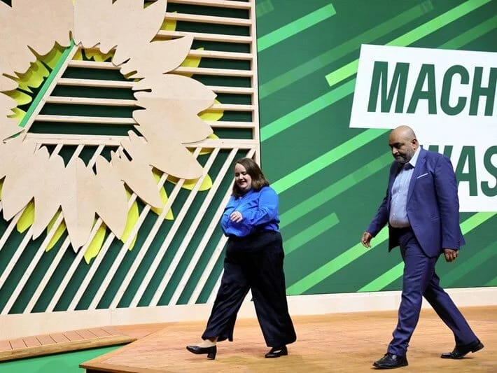 Almaniyada seçki istefası: Baryeri keçə bilməyən Yaşılların həmsədrləri vəzifəsini tərk etdilər