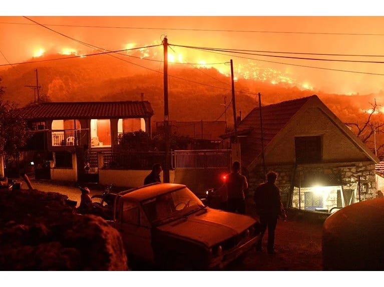 Yunanıstanda meşə yanğını: 2 nəfər ölüb, kəndlər boşaldılıb 